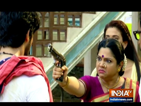 Gathbandhan: Raghu’s mother gets very angry with him over Dhanak