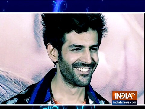 Kartik Aaryan charms his way into girls' heart