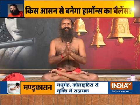 Swami Ramdev shows the correct way to do Surya Namaskar