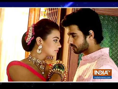 Raghu and Dhanak romances in between the aarti in the show Gathbandhan