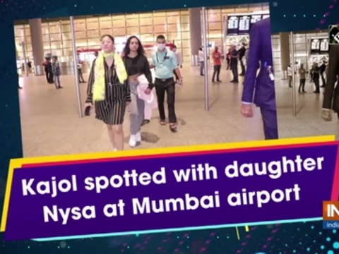 Kajol spotted with daughter Nysa at Mumbai airport