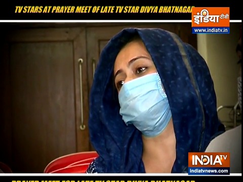 Television stars arrived at late actress Divya Bhatnagar' prayers meet