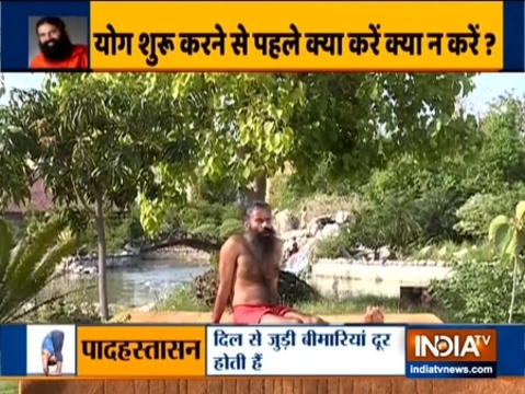 Swami Ramdev showcases simple steps to do Mandukasna