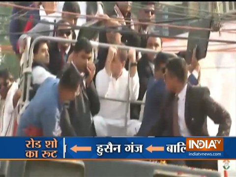 Electrical wires stopped Rahul, Priyanka's roadshow in Lucknow