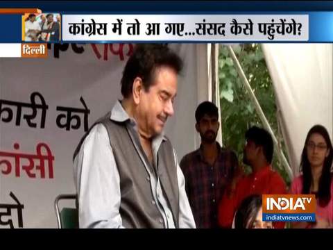 Shatrughan Sinha joins Congress, likely to contest against Ravi Shankar Prasad