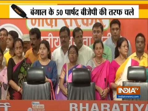 Two TMC, one CPM MLA along with more than 50 Councillors from West Bengal join BJP