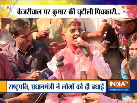 Kumar Vishwas takes dig at political leaders through poetry during holi celebrations