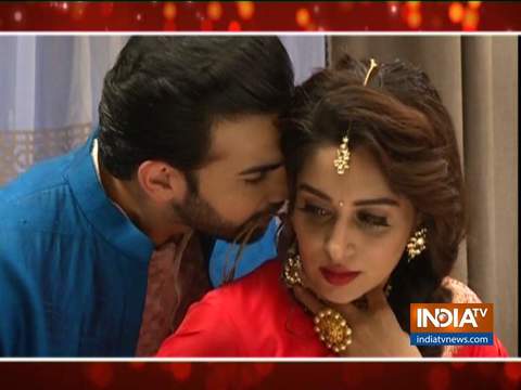 Rohan eyes gets still on Sonakshi's beauty in Kahaan Hum Kahaan Tum