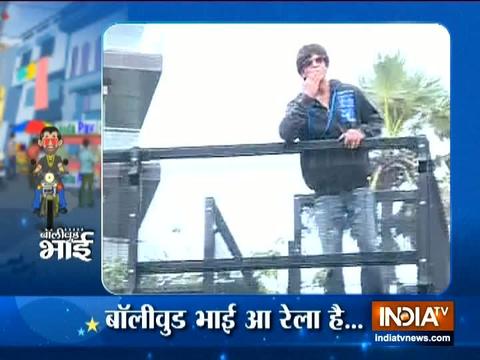 Shah Rukh Khan addresses fans outside Mannat