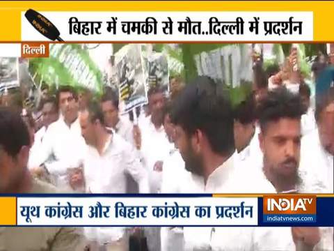 Indian Youth Congress, Bihar Congress unit protest outside Dr.Harsh Vardhan's residence in Delhi