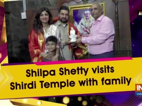 Shilpa Shetty visits Shirdi Temple with family