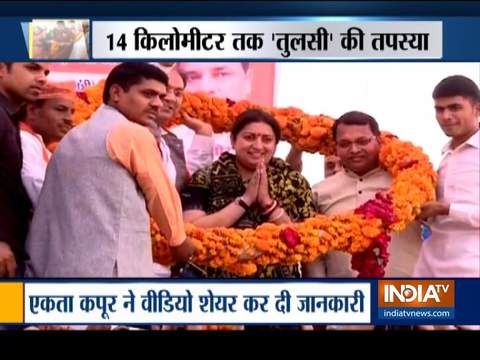 Mumbai: Smriti Irani walks barefoot to Siddhi Vinayak Temple after Amethi victory