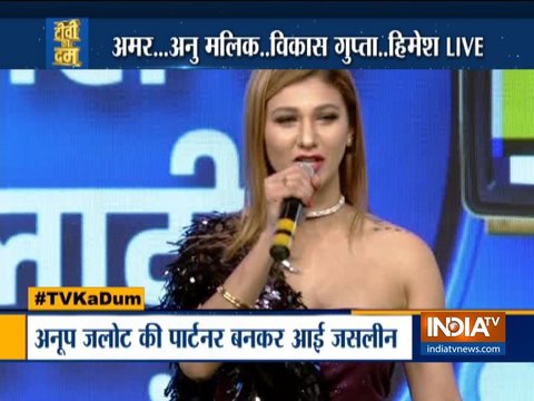 TV Ka Dum: Jasleen Matharu sings a song at India TV's mega conclave