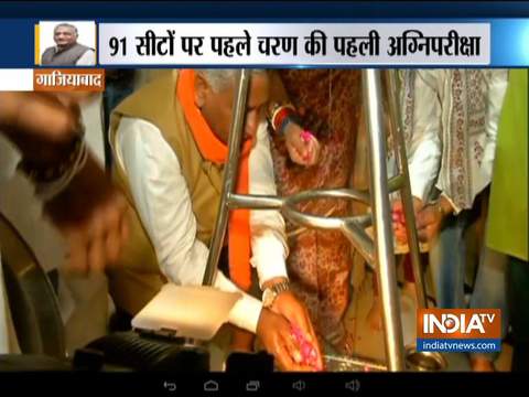 As polling for first phase begins, BJP leader VK Singh offers prayer at a temple in Ghaziabad