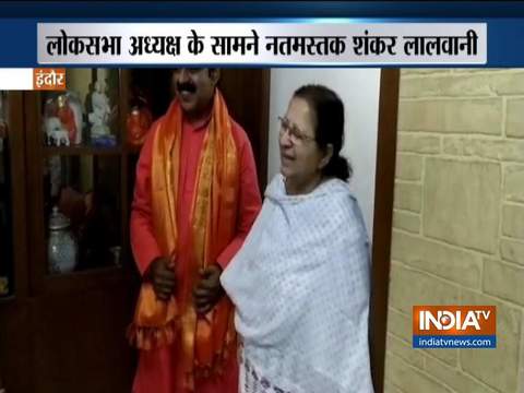 After replacing Sumitra Mahajan from Indore, BJP candidate Shankar Lalwani seeks her blessings