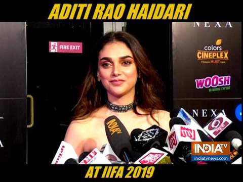 Aditi Rao Hydari seemed quite excited for Ranveer's performance in IIFA 2019