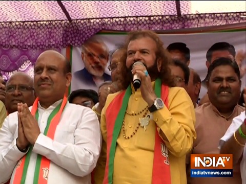 Bollywood singer, BJP candidate Hans Raj Hans campaigns in Delhi