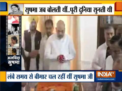 Amit Shah pays tribute to Former External Affairs Minister Sushma Swaraj at her residence