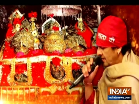 Sonu Nigam visits Vaishno Devi Mandir and performs bhajans