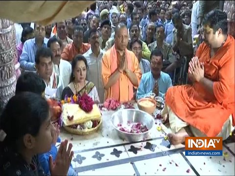 Mathura: Hema Malini, Yogi Adityanath perform prayer at Banke Bihari temple