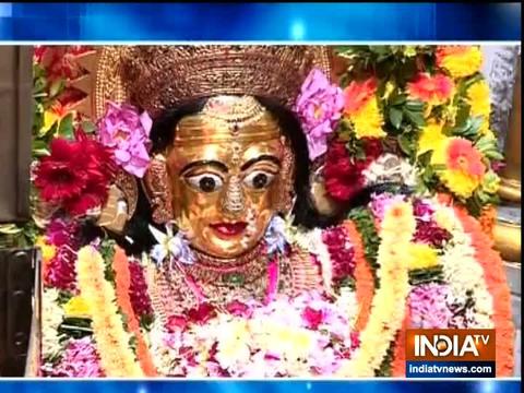 Naina seeks blessings at the Mumbadevi temple