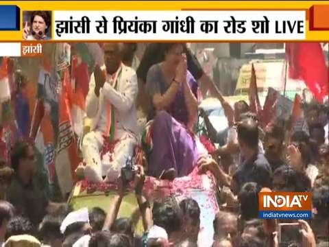 Priyanka Gandhi Vadra holds roadshow in Jhansi