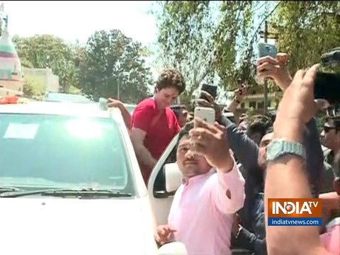 People throngs to click selfies with Priyanka Gandhi at a village in UP