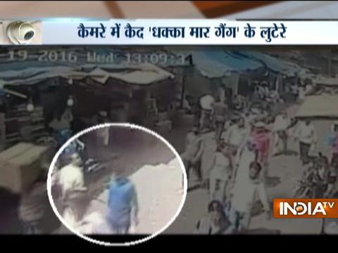 Caught on Camera: A gang in Mumbai that loot people in broad day-light