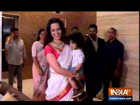 Kangana Ranaut and team celebrates the success of Manikarnika