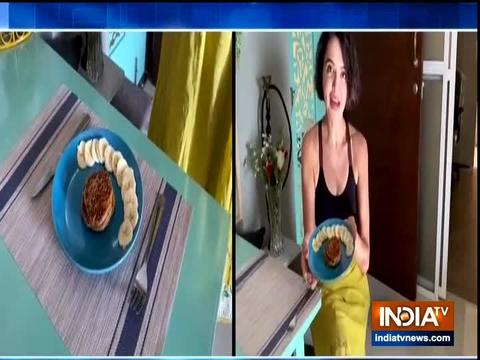 TV actress Parull Chaudhry makes delicious pancakes at home