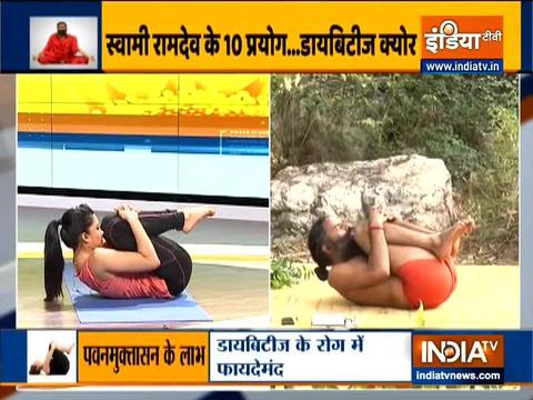 Swami Ramdev shows correct way to do pawanmuktasana