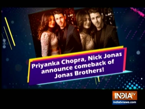 Priyanka Chopra, Nick Jonas announce comeback of Jonas Brothers!