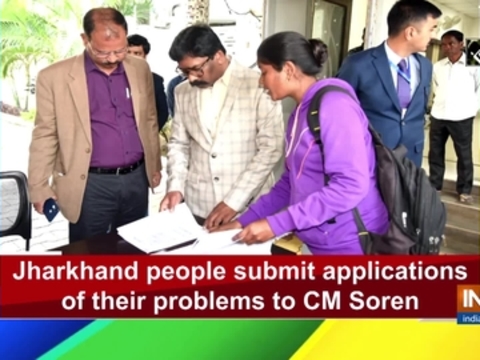 Jharkhand people submit applications of their problems to CM Soren