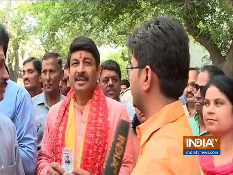 LS Election 2019: Manoj Tiwari attacks Sheila Dikshit after casting his vote in Delhi