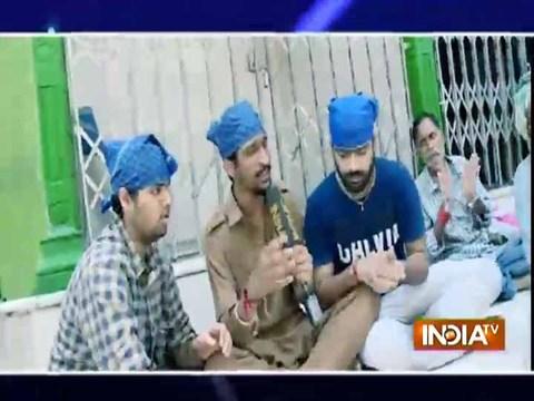 Watch Indian Idol 9 contestants offers their prayer in their most melodious voice at Dargah