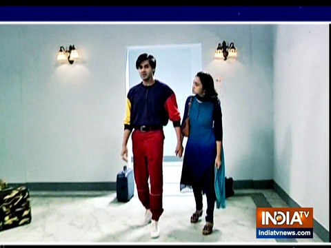 Sameer and Naina try to adjust in small houses in Mumbai